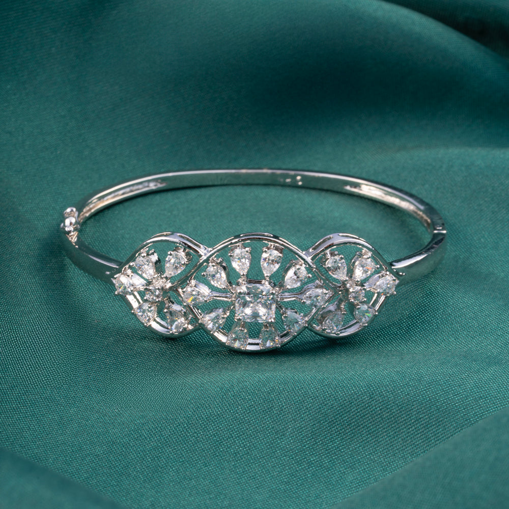 Pearleaf Glow Bracelet