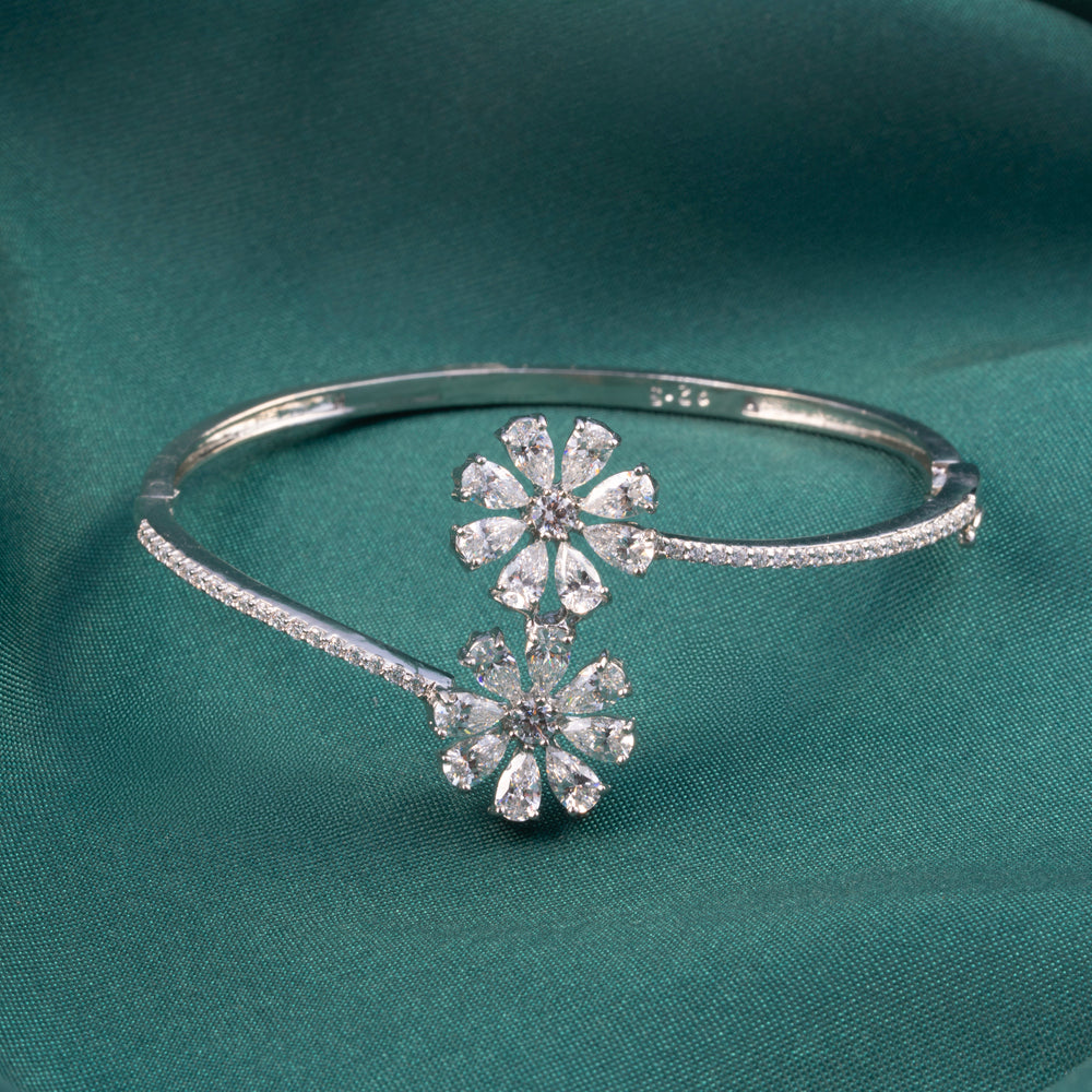 Dewkiss Pear Bracelet