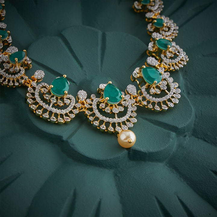 Emerald Tranquil Short Necklace