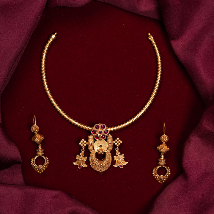 Lal Chakrika Necklace Set