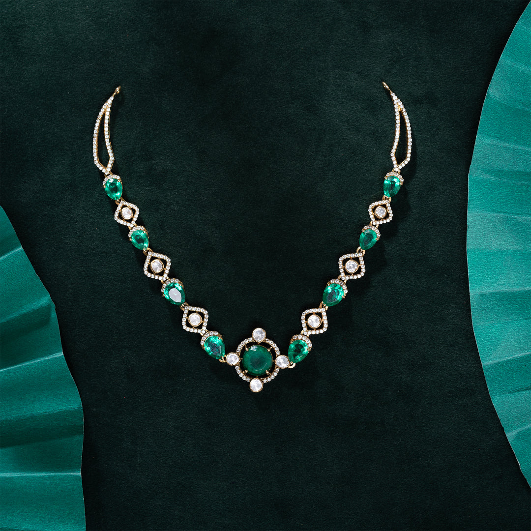 Pearora Necklace Set
