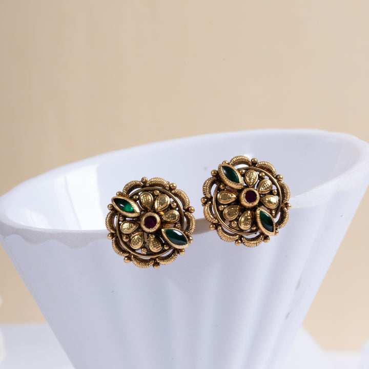 Silk Gleam Studs