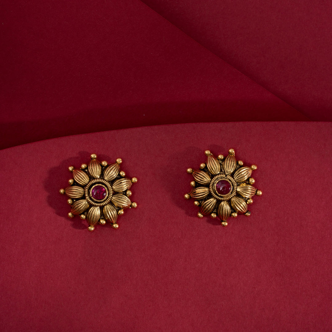 Sugandhika Nakshi Studs
