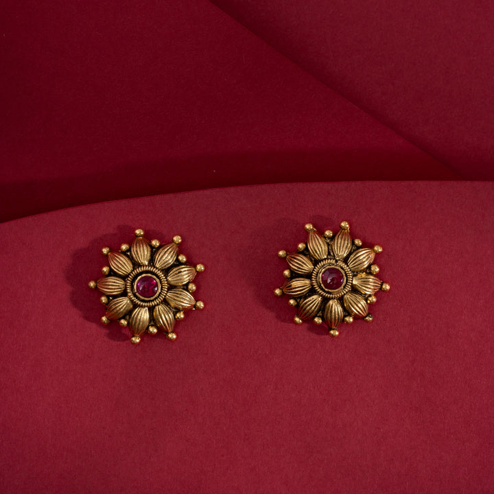 Sugandhika Nakshi Studs