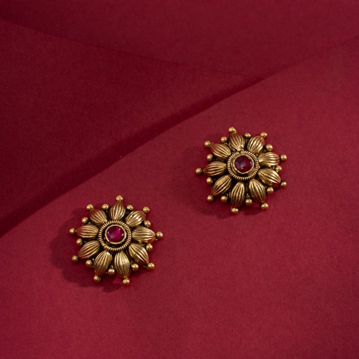 Sugandhika Nakshi Studs