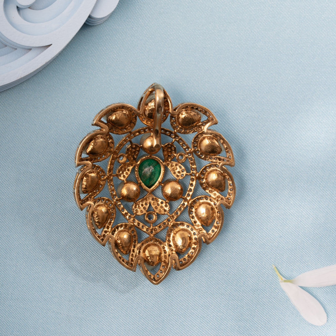 Green Glint Victorian Pendant