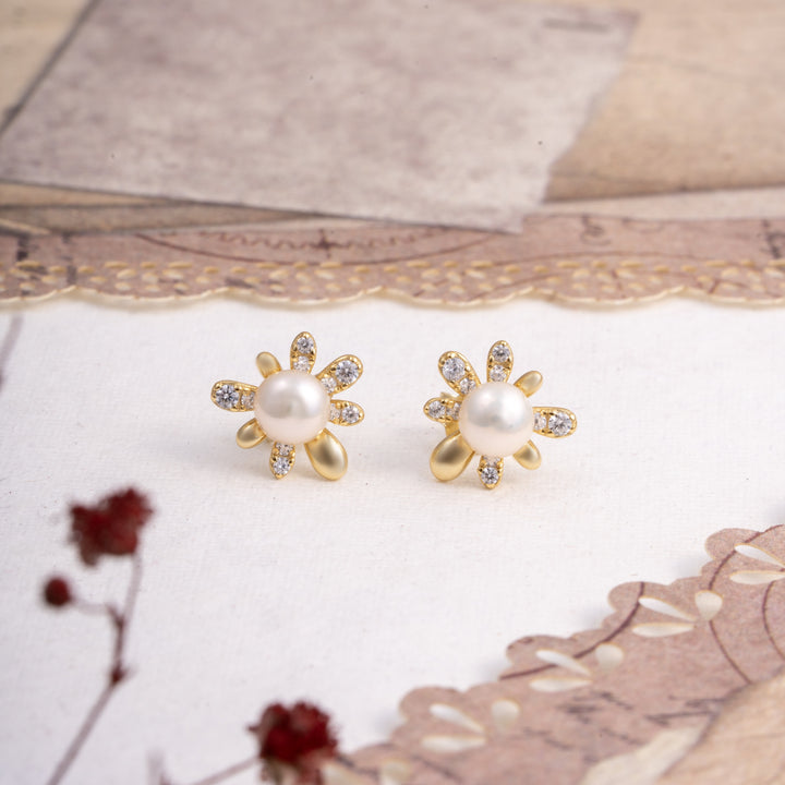 Daisy Glow Studs