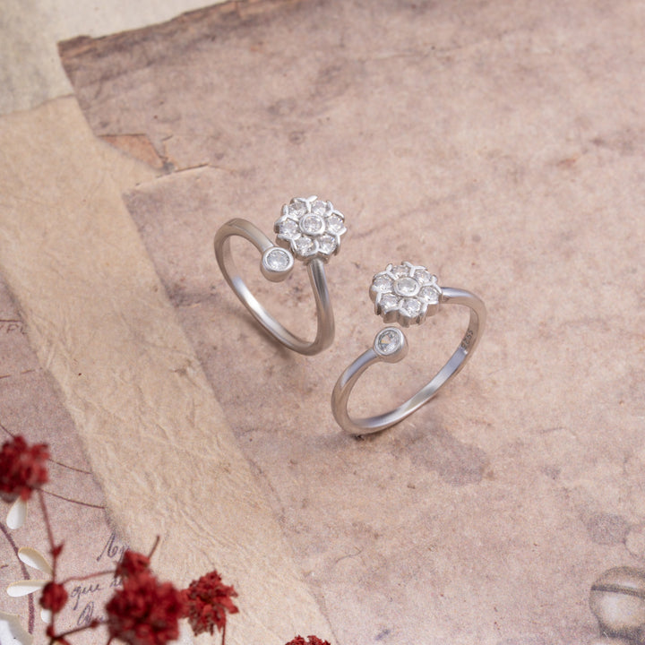 Floral Twist Toe Rings