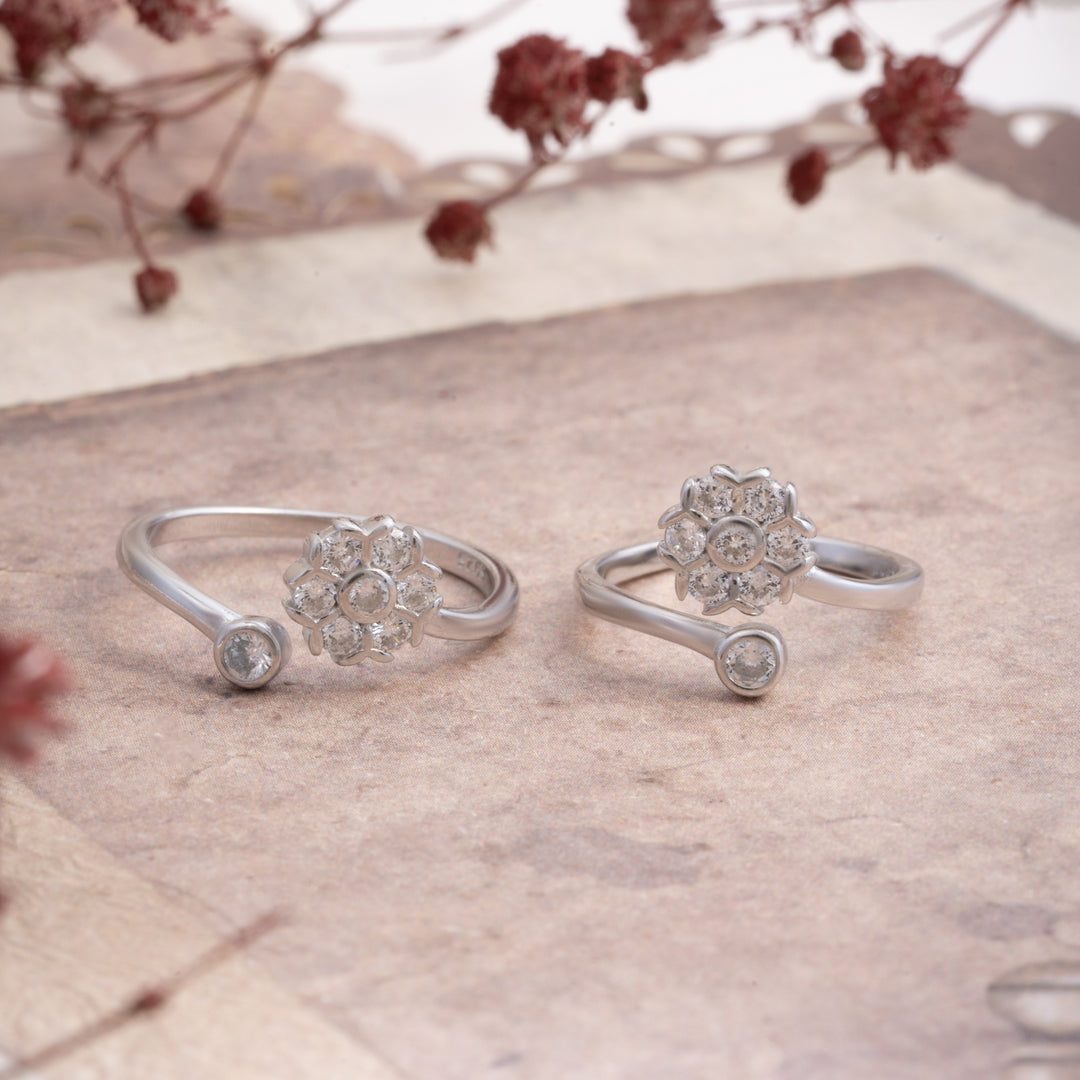 Floral Twist Toe Rings