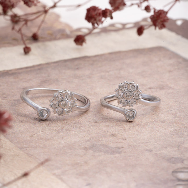 Floral Twist Toe Rings