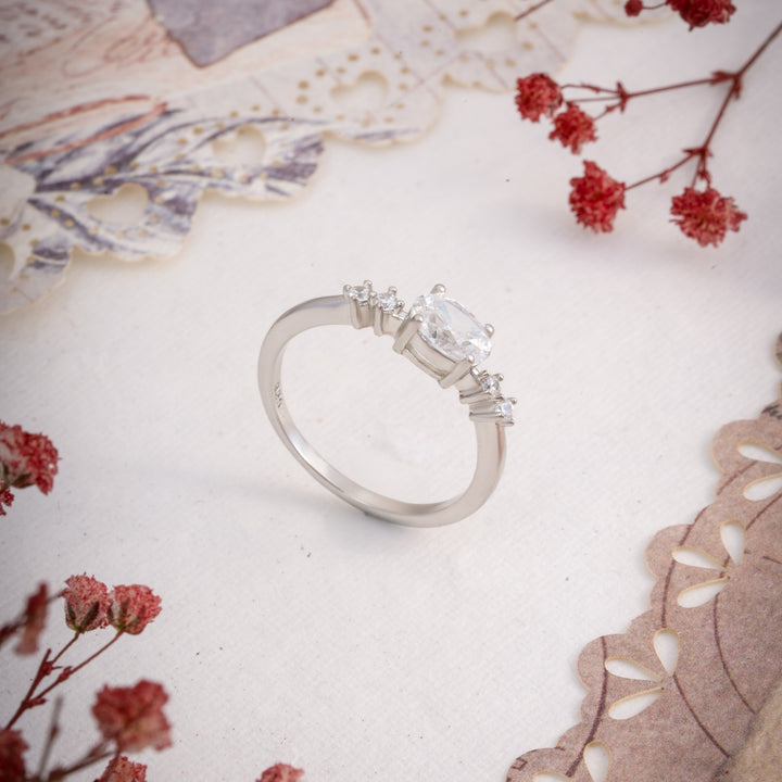 Halo Curve Ring