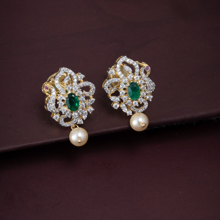 Avyaya Plumé Studs