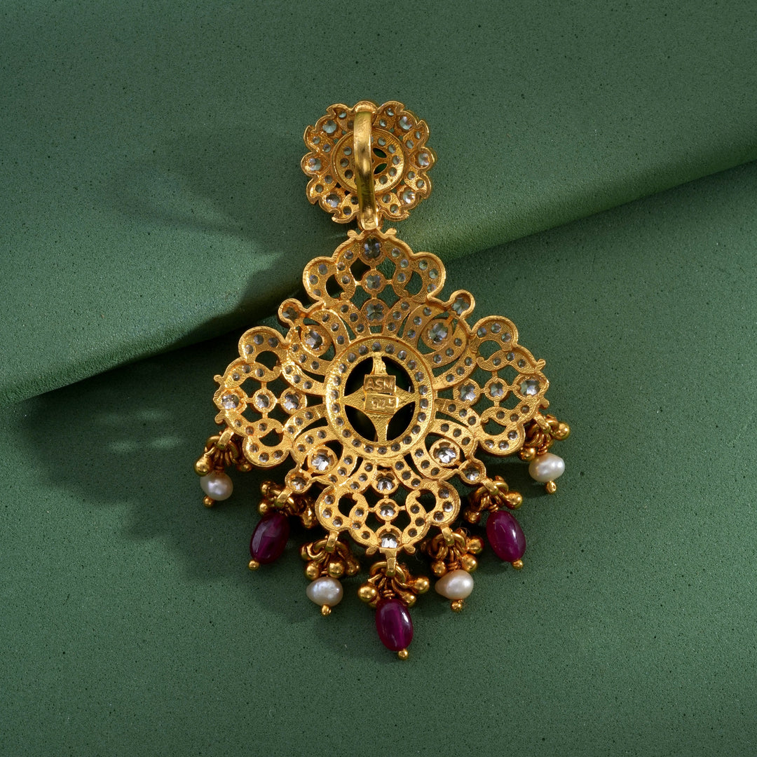 Pearvette Pendant