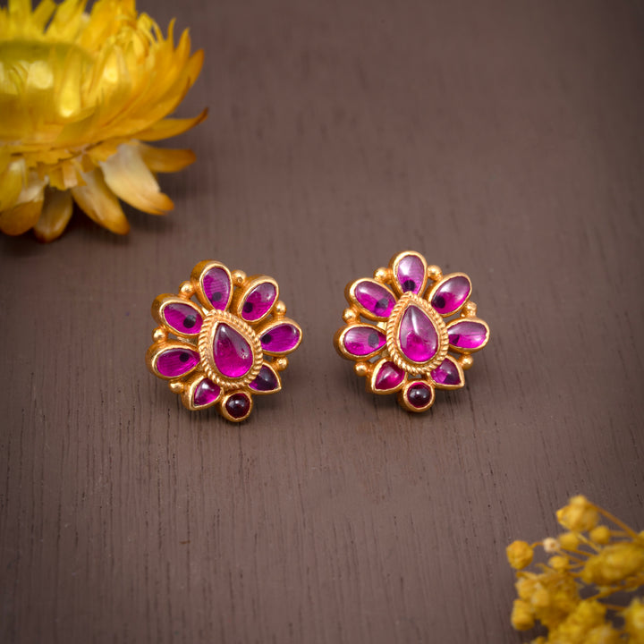 Flipora Glow Studs