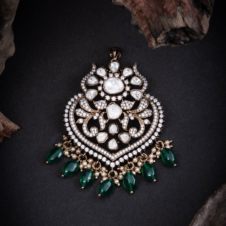 Vic-Emblessa Pendant