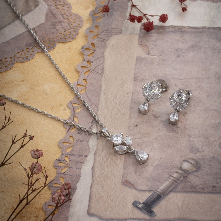 Sparkle Fall Chain Pendant Set