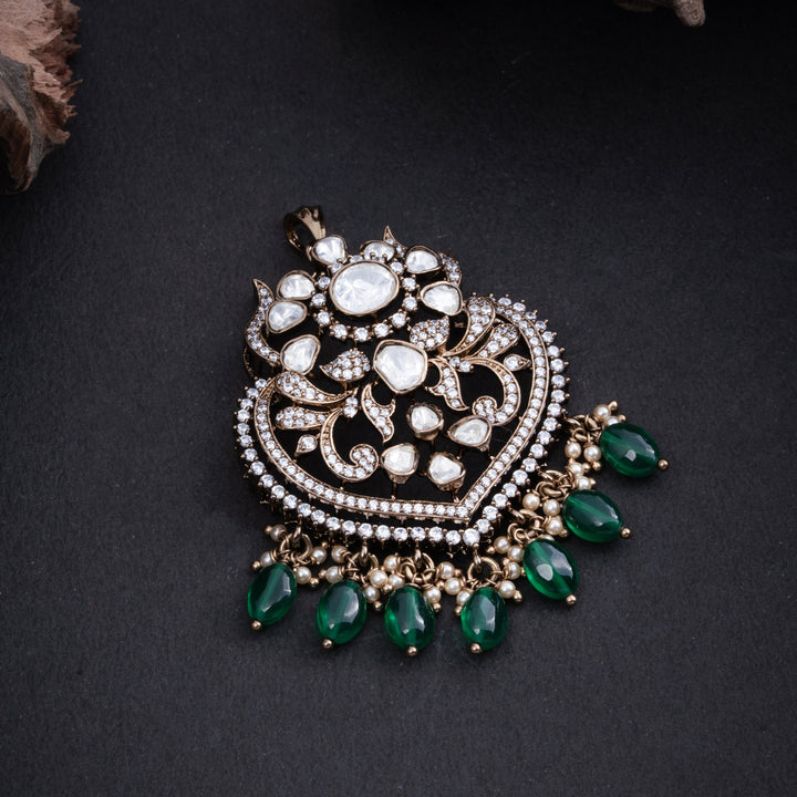 Vic-Emblessa Pendant