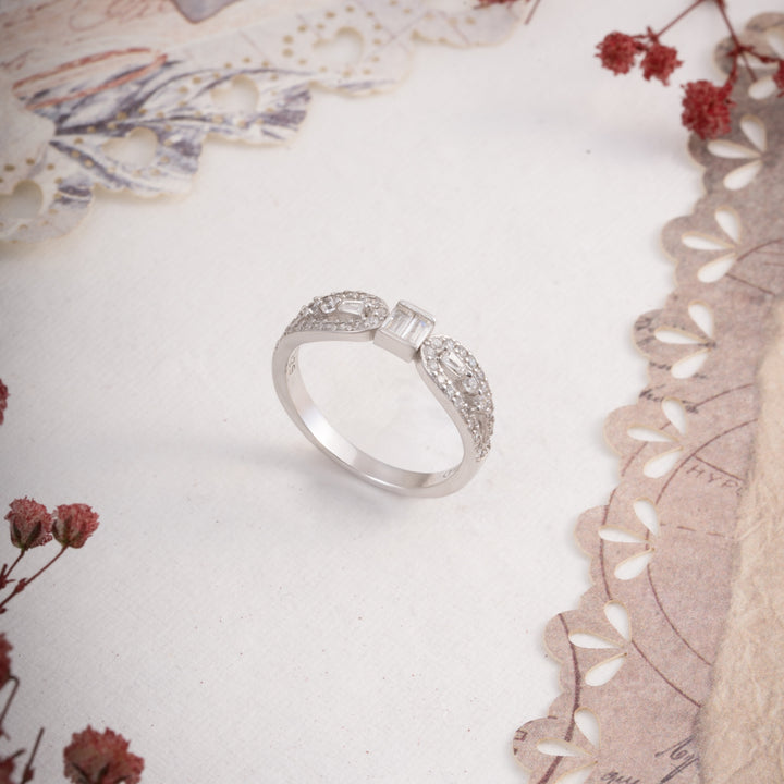 Glowra CZ Ring