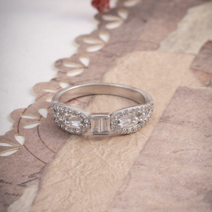 Glowra CZ Ring