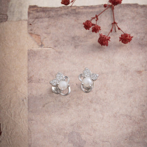 Pearl-Shine Studs