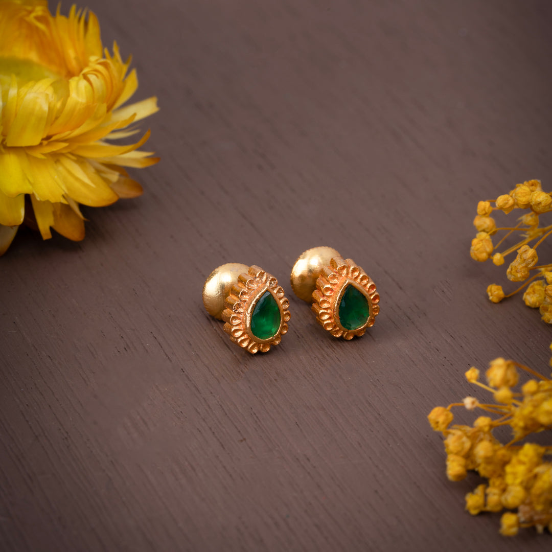 Amulya Leaf Studs