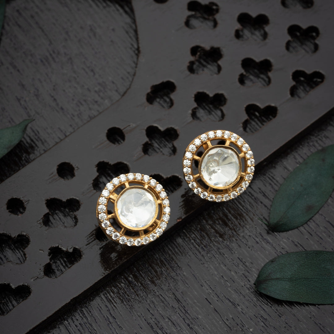 Cziramo Stud Earrings