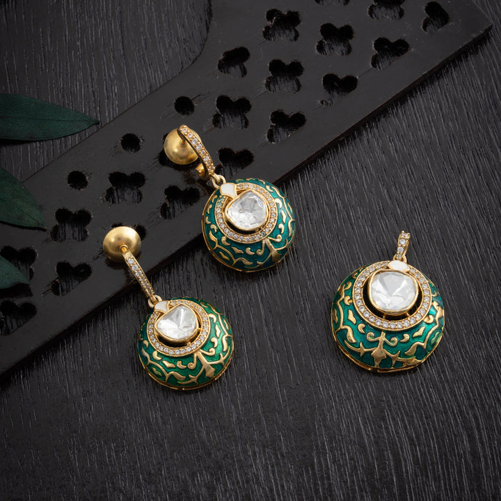 Golden Crest Victorian Pendant Set