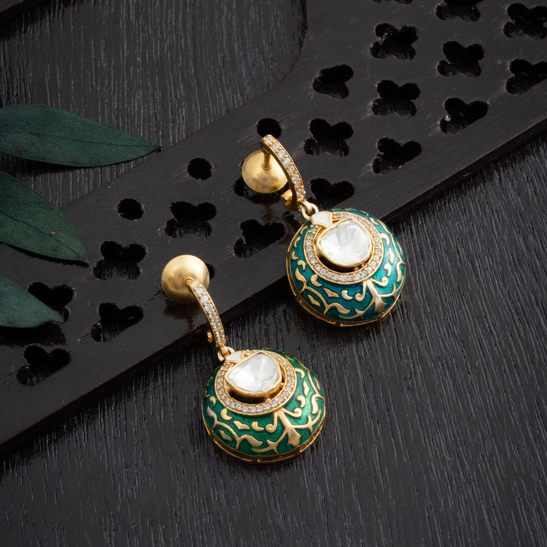 Golden Crest Victorian Pendant Set