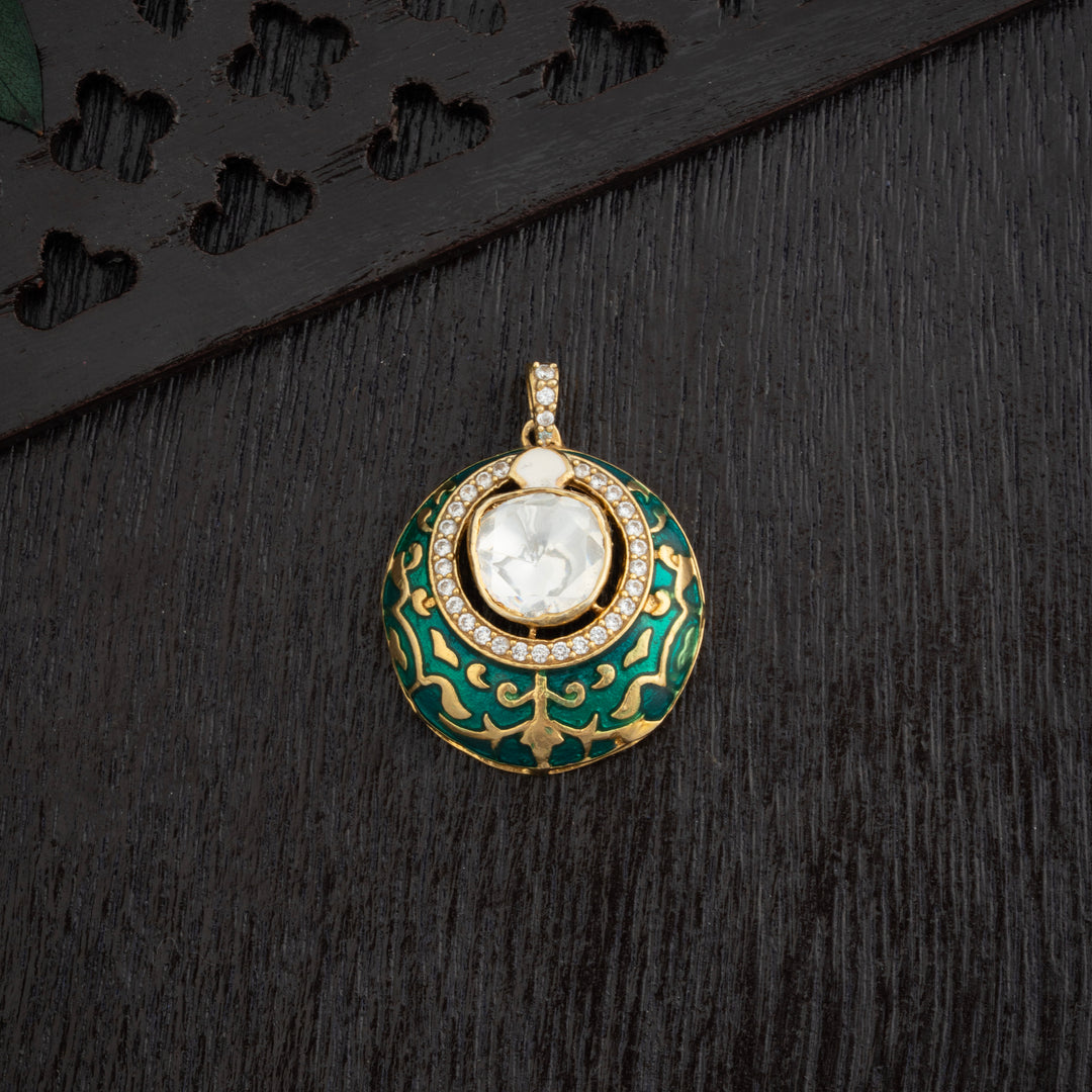 Golden Crest Victorian Pendant Set