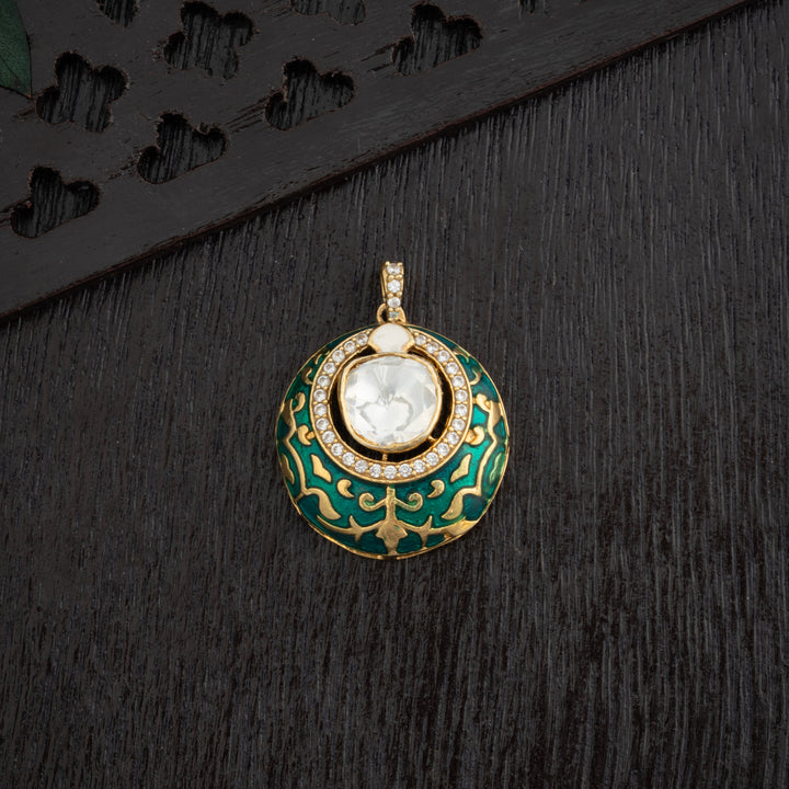 Golden Crest Victorian Pendant Set