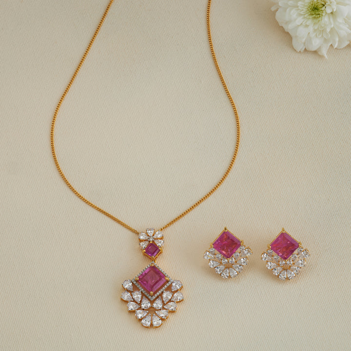 Fuchsia Gleam Chain Pendant Set