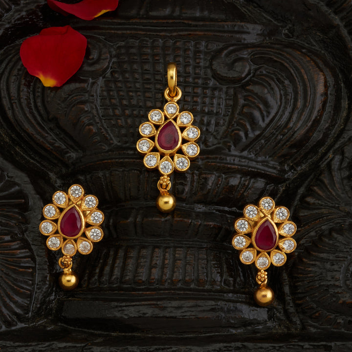 Vilva Tara Pendant Set