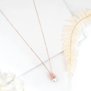 Pearlora Bloom Chain Pendant