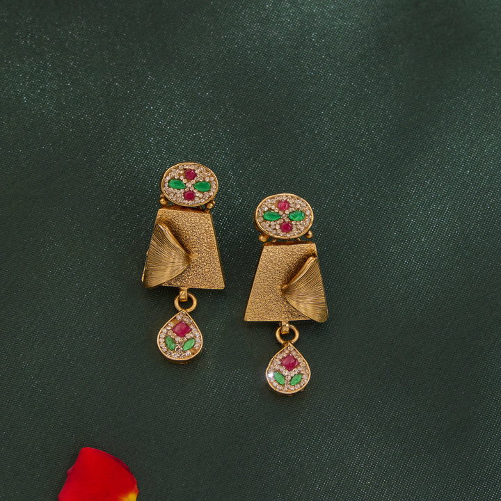 Vratika Necklace Set