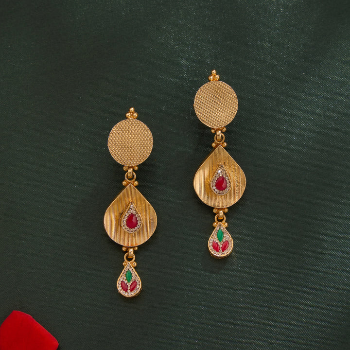 Pearika Necklace Set