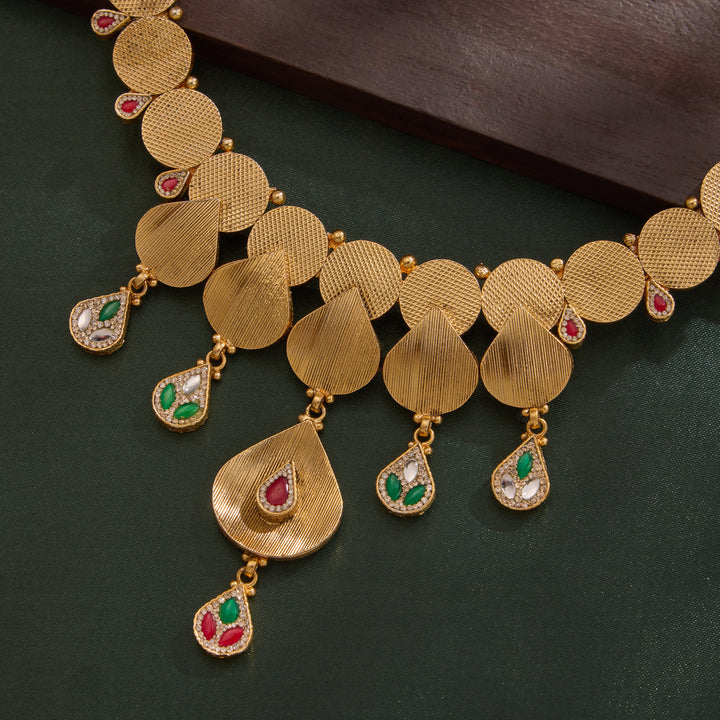 Pearika Necklace Set