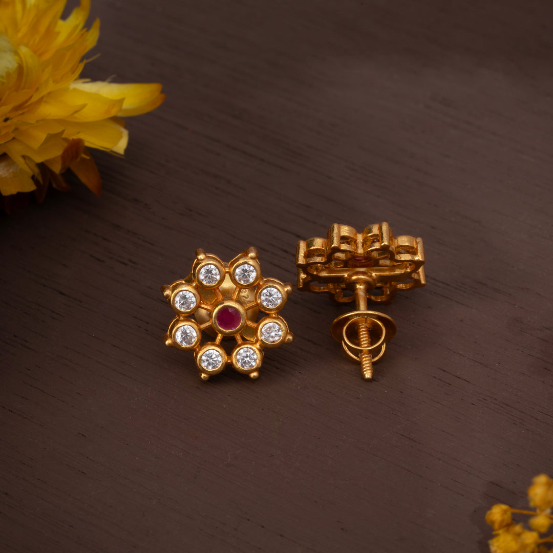 Lilynor Stud Earrings
