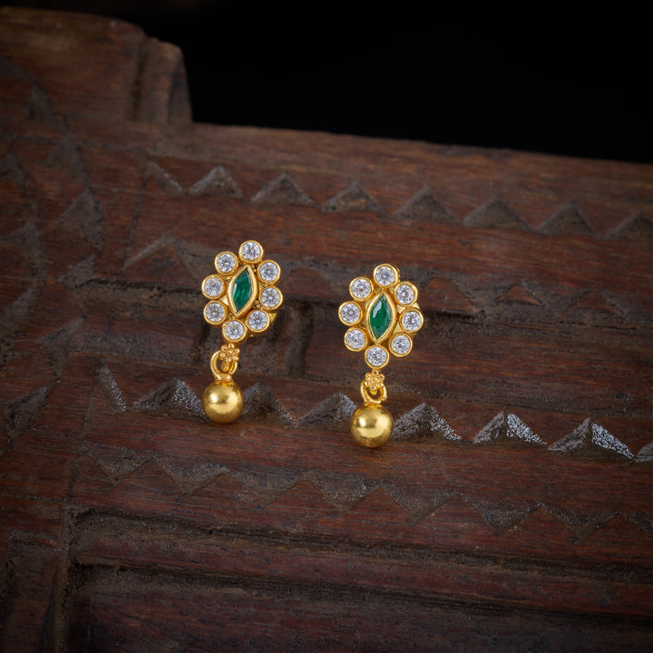Gaurangi Phool Studs