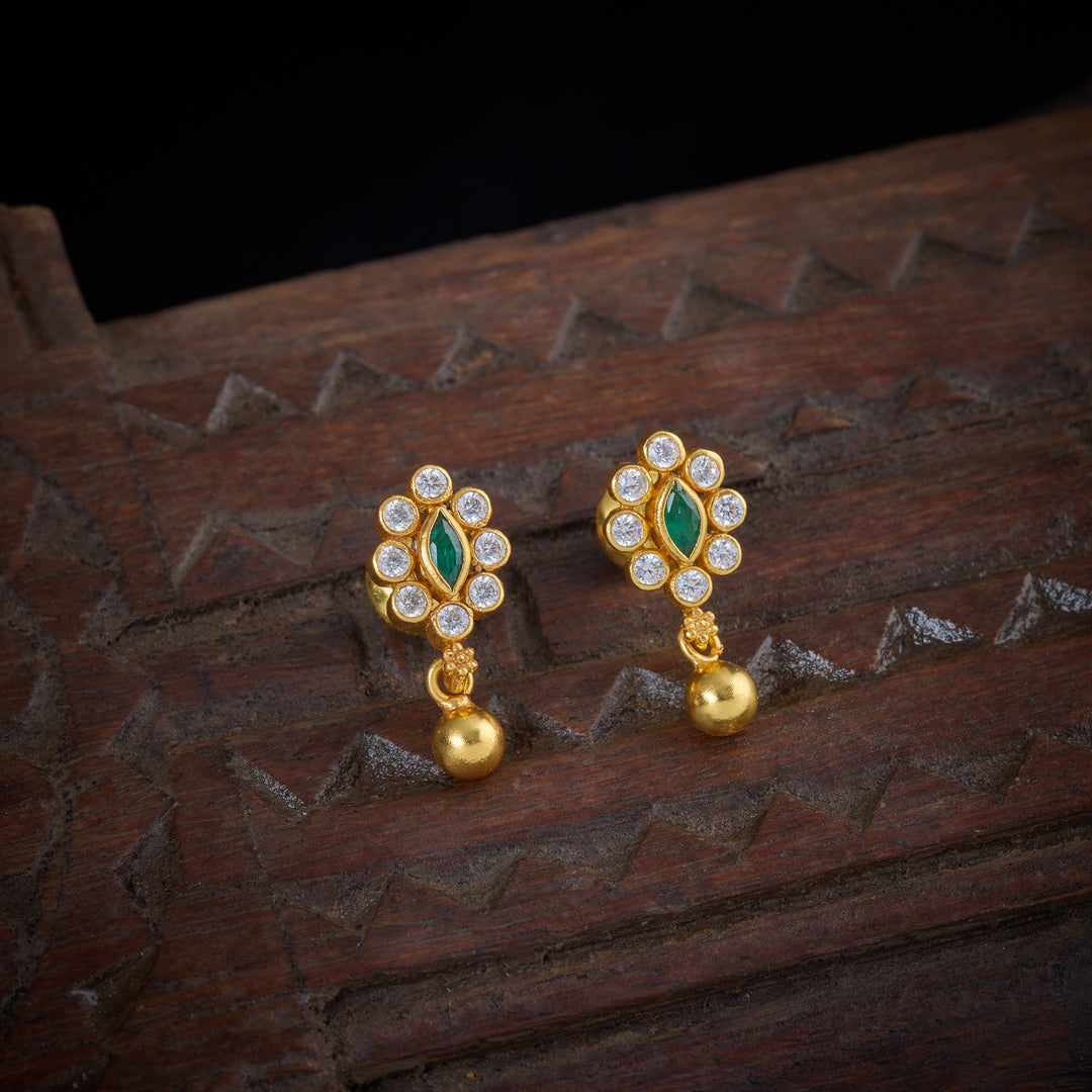 Gaurangi Phool Studs