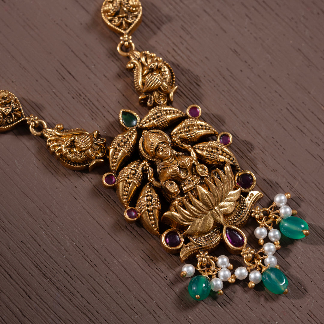 Vishweshwari Short Necklace