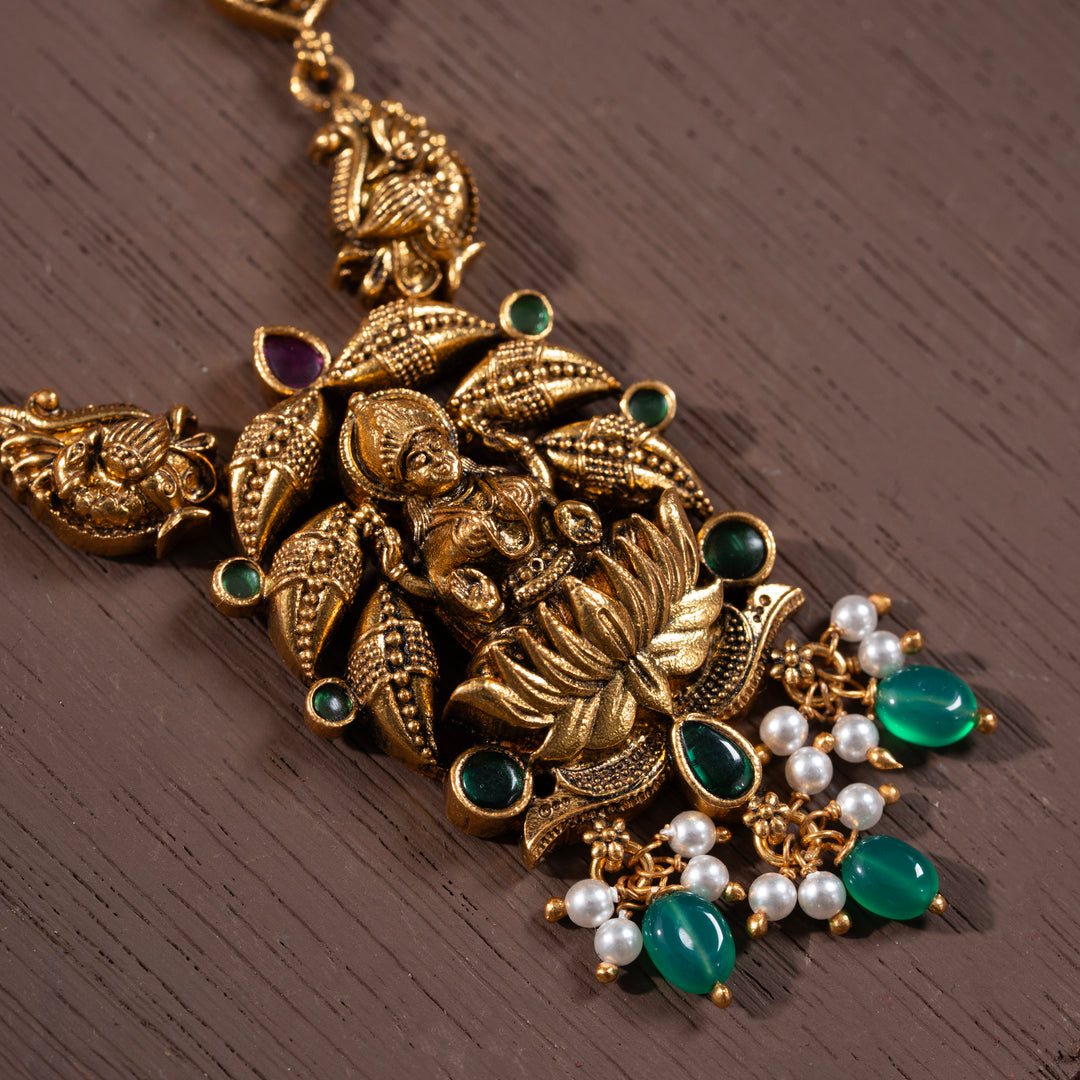 Vishweshwari Short Necklace