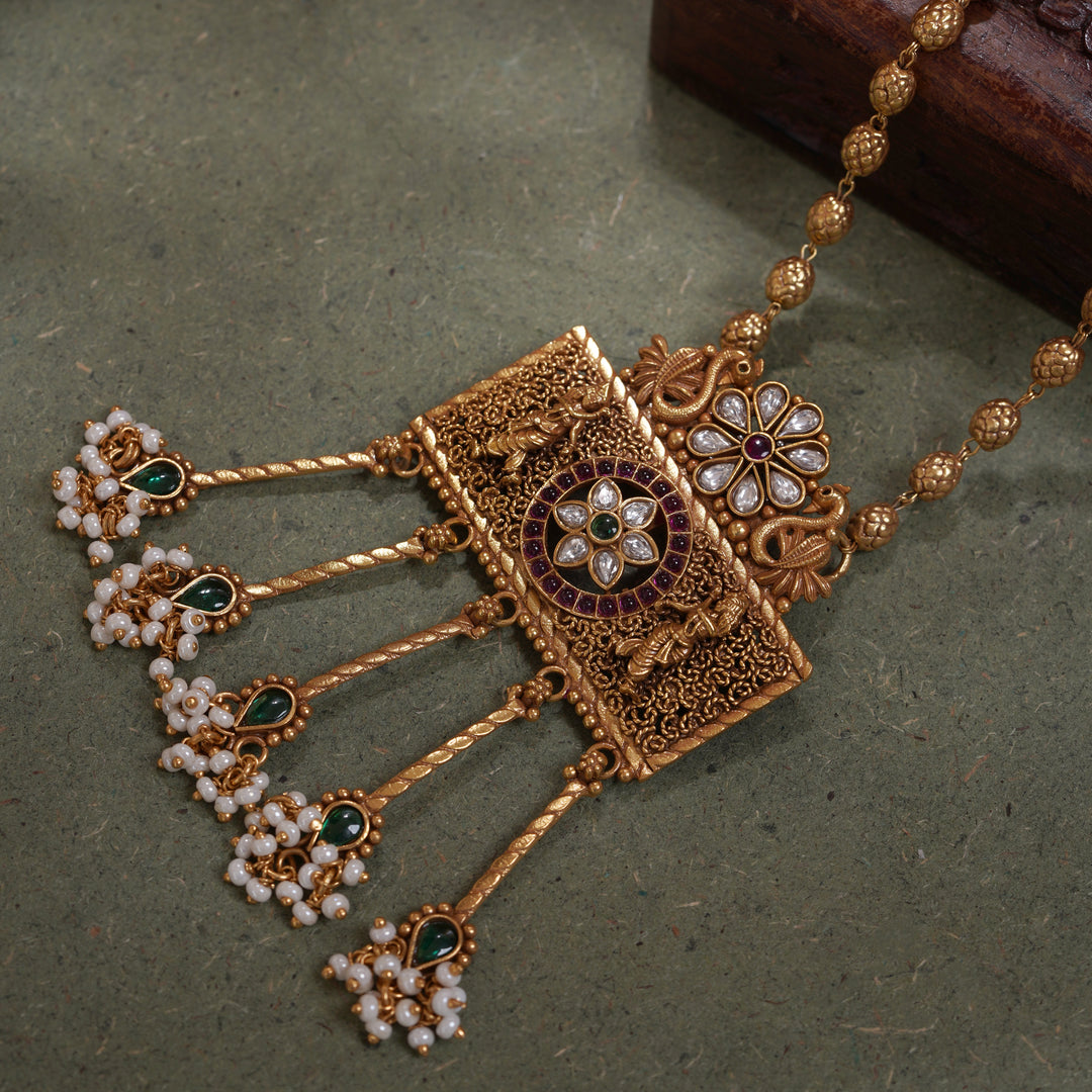 Kusumita Kalash Necklace Set