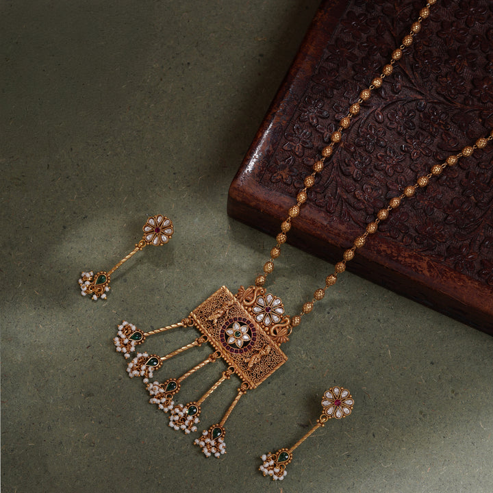Kusumita Kalash Necklace Set