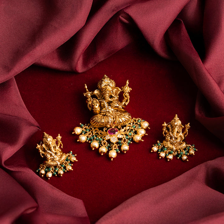 Vakratunda Shine Pendant Set