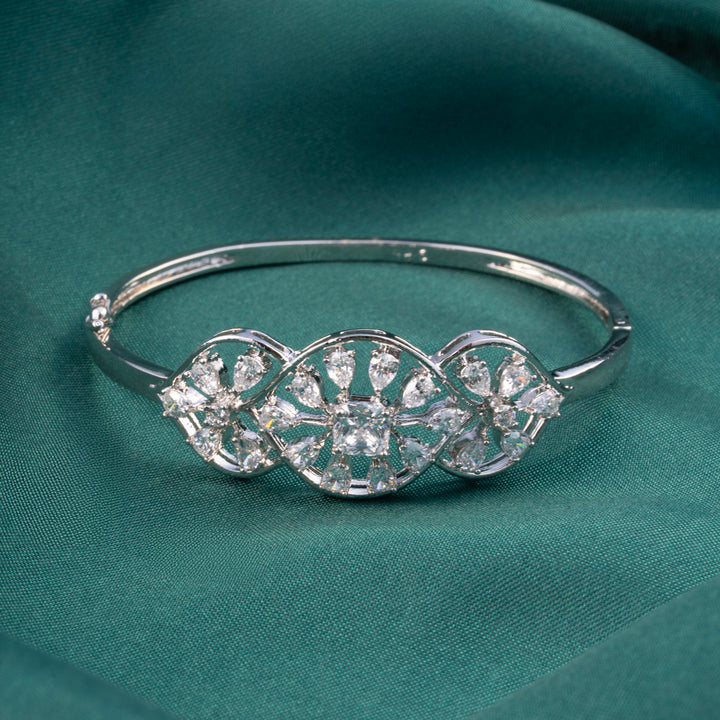 Pearleaf Glow Bracelet