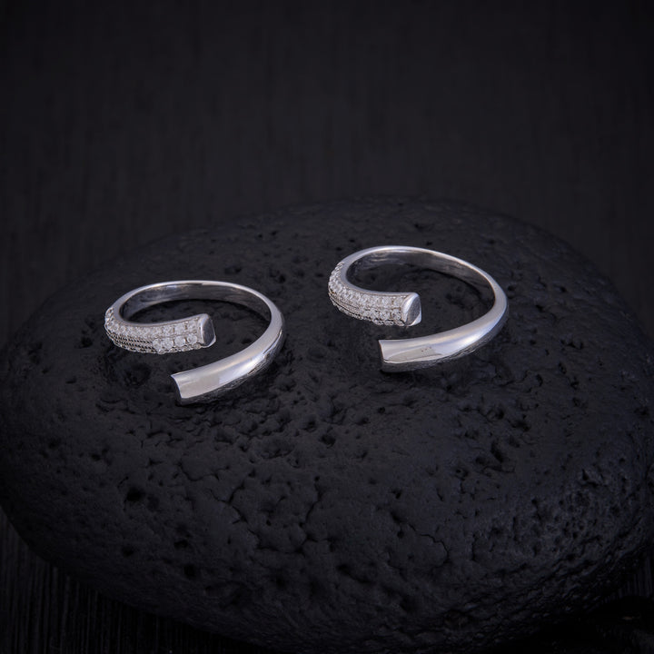 Half-Twist Toe Ring