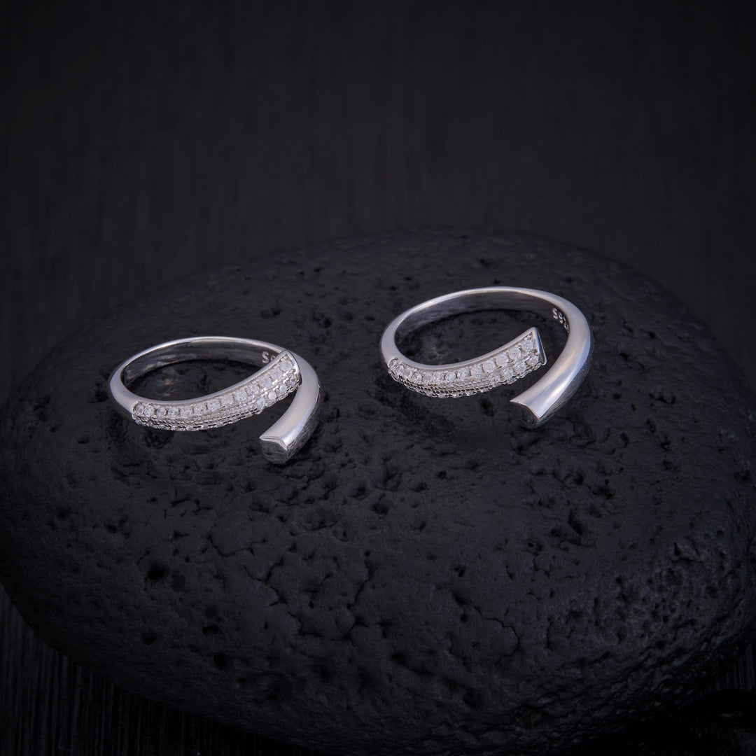 Half-Twist Toe Ring