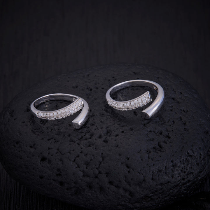 Half-Twist Toe Ring