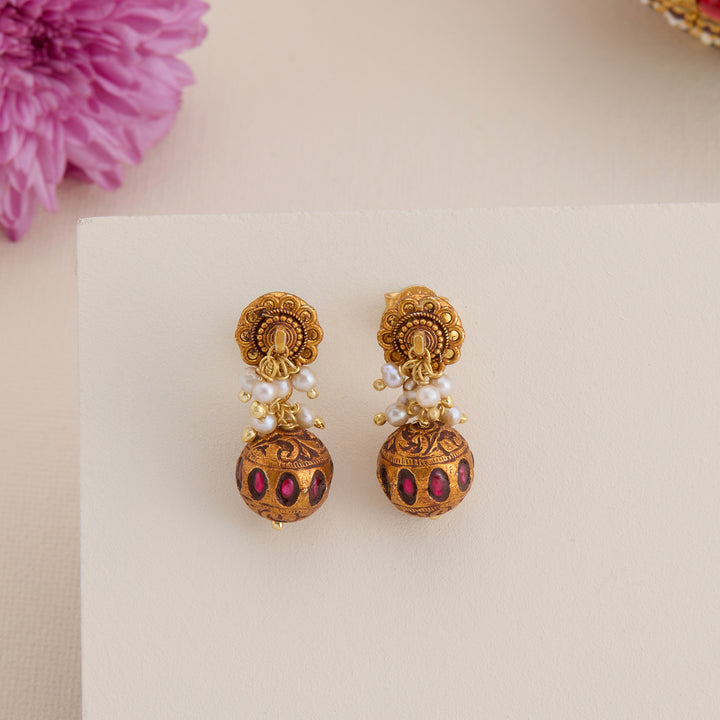 Moti`e Danglers