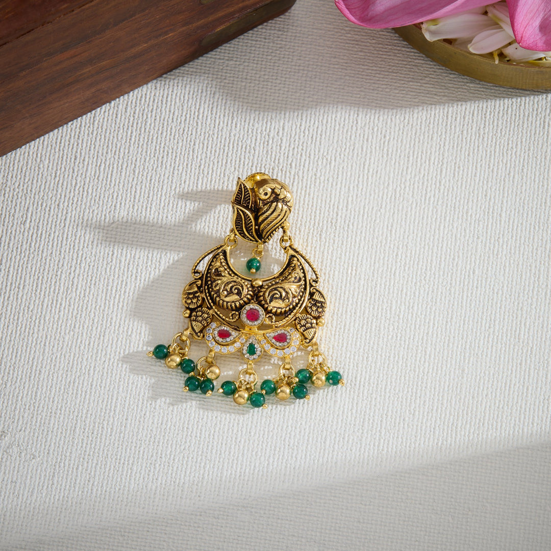 Shikhi Nakshi Chandbali